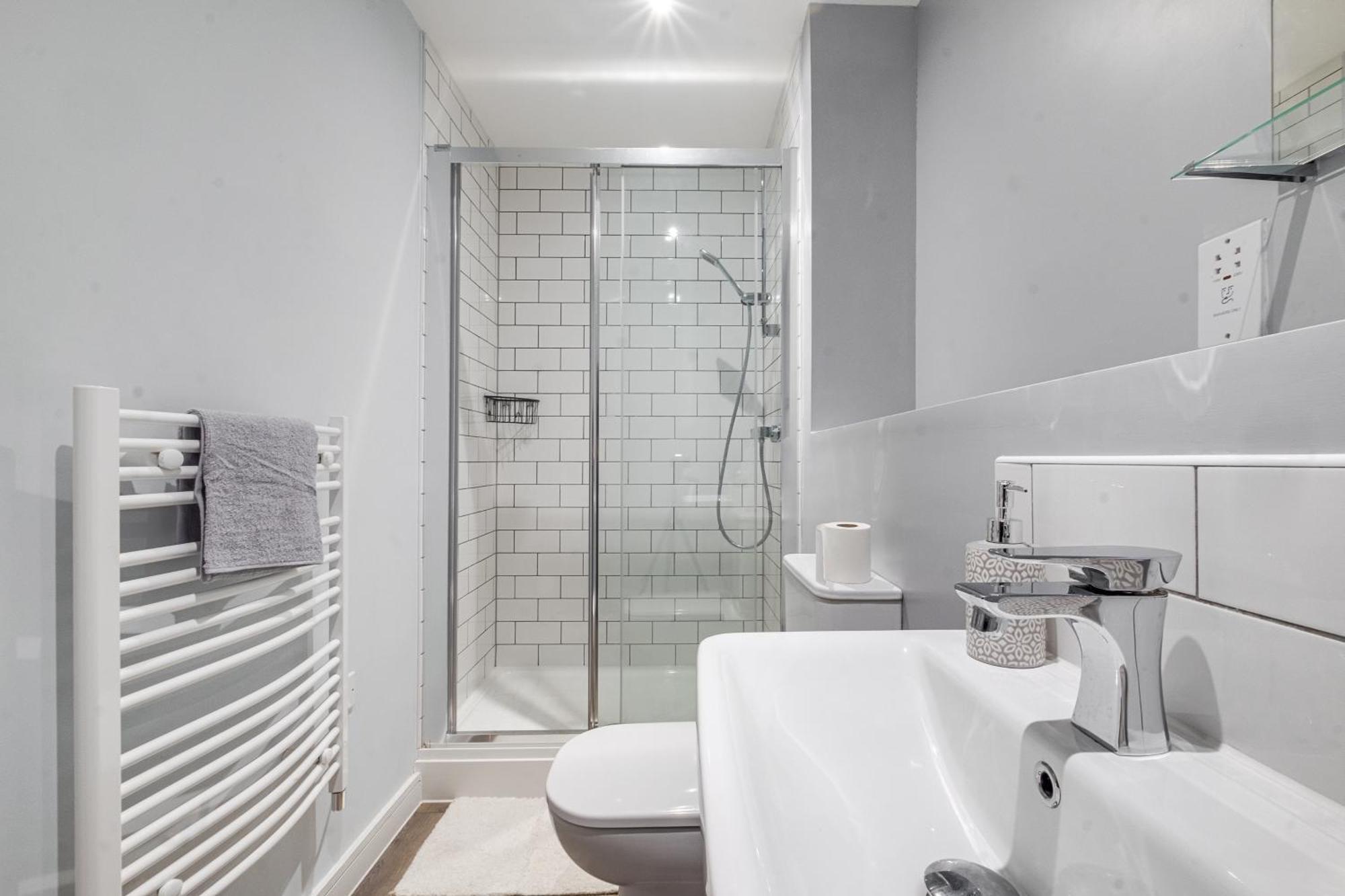 City Centre Emerald Escape - Sleeps-6, 2Beds & 2Baths , Netflix , Free Internet Birmingham Kültér fotó