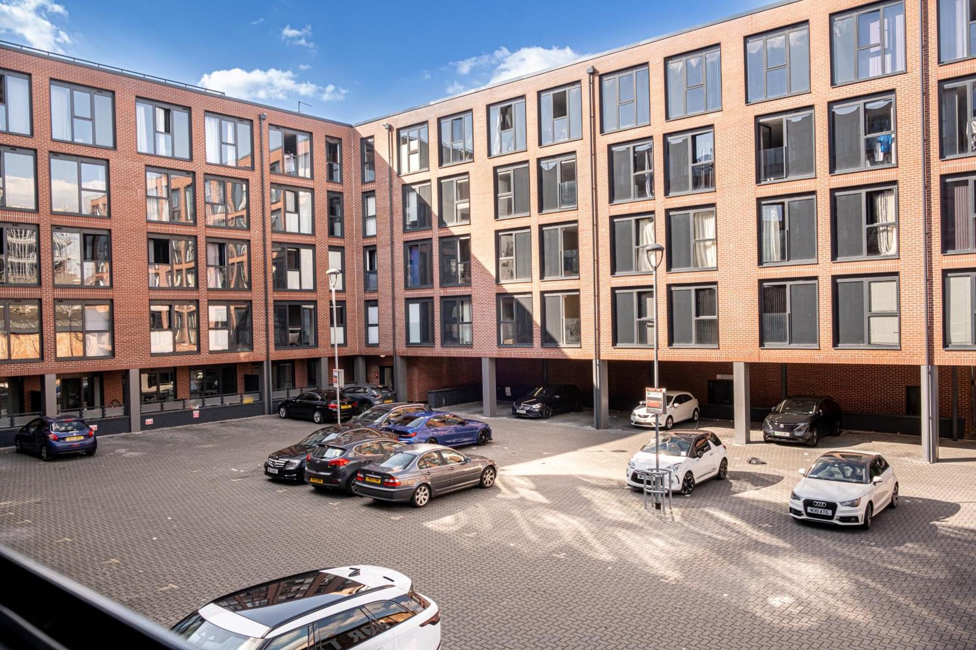 City Centre Emerald Escape - Sleeps-6, 2Beds & 2Baths , Netflix , Free Internet Birmingham Kültér fotó