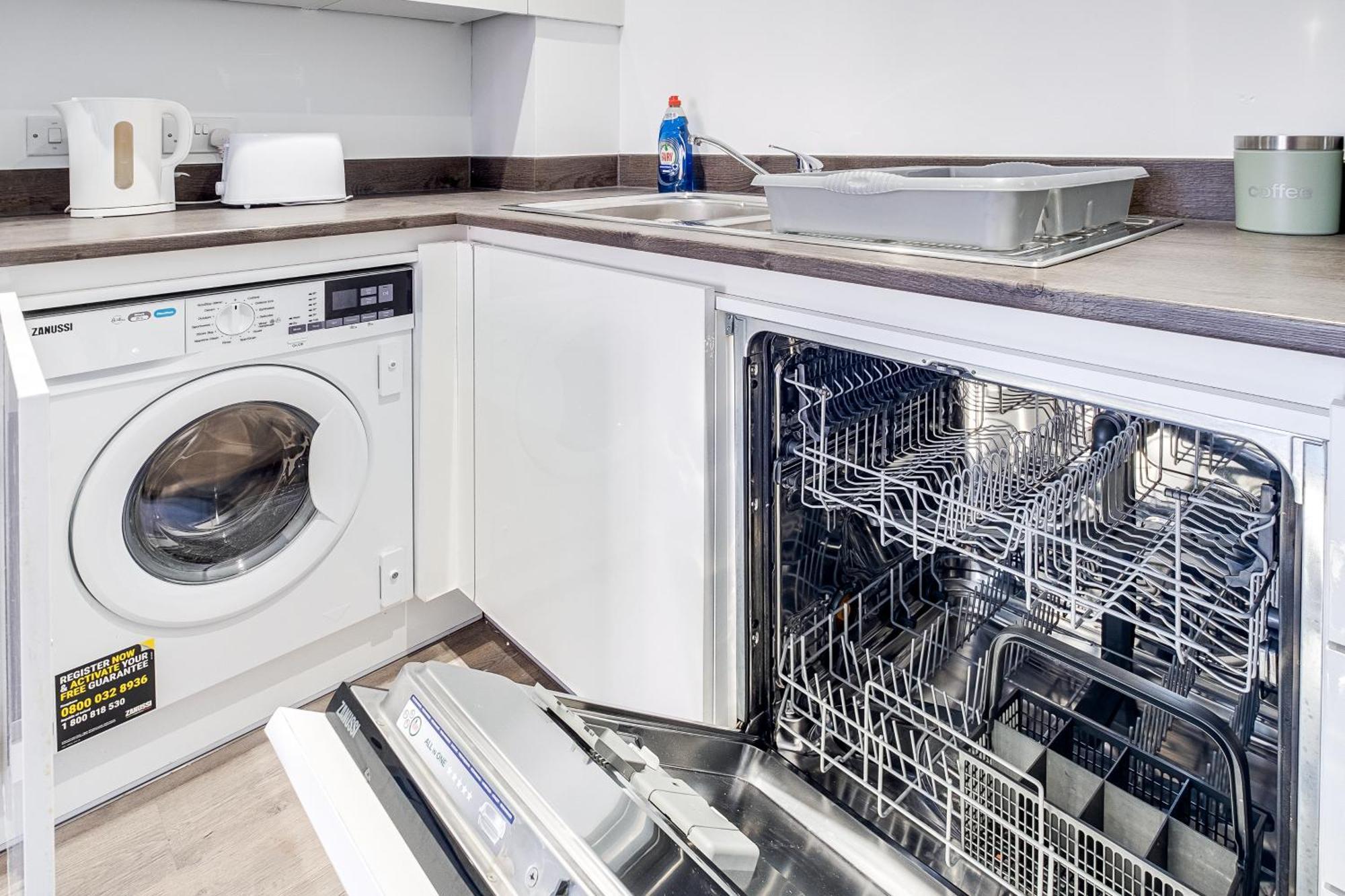 City Centre Emerald Escape - Sleeps-6, 2Beds & 2Baths , Netflix , Free Internet Birmingham Kültér fotó